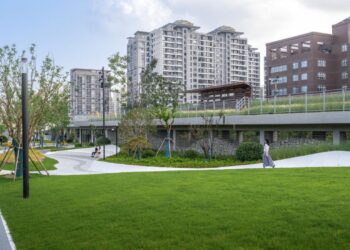 Gallery of Transforming Urban Spaces: How to Reintegrate Large-Scale ...